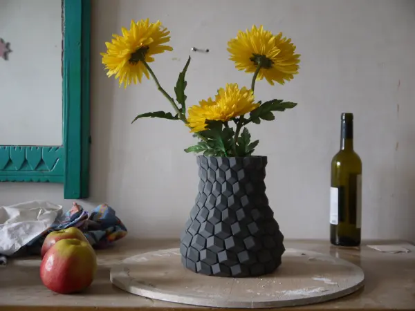 Vaso curvo em forma de favo de mel